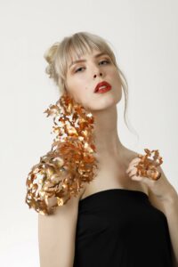 Laura Bruunin korut, Huoli-korutaideteos kuparista